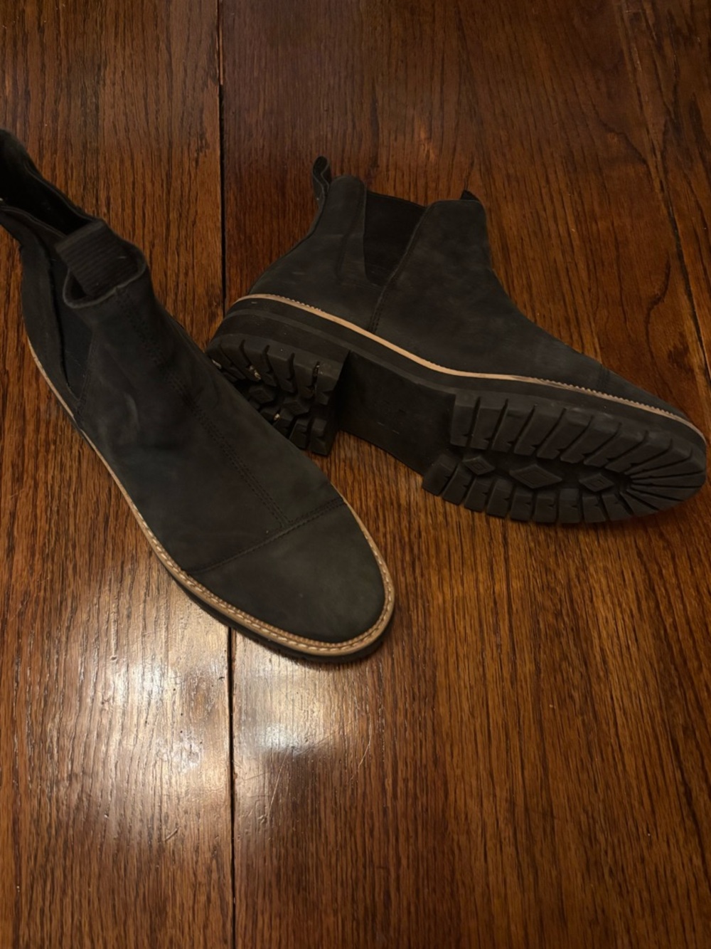 Tom’s matte black Chelsea boots